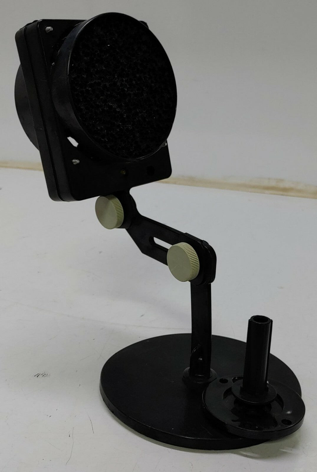 EDSYN FXF11 Static-Safe FUMINATOR Bench Top Fume Extractor