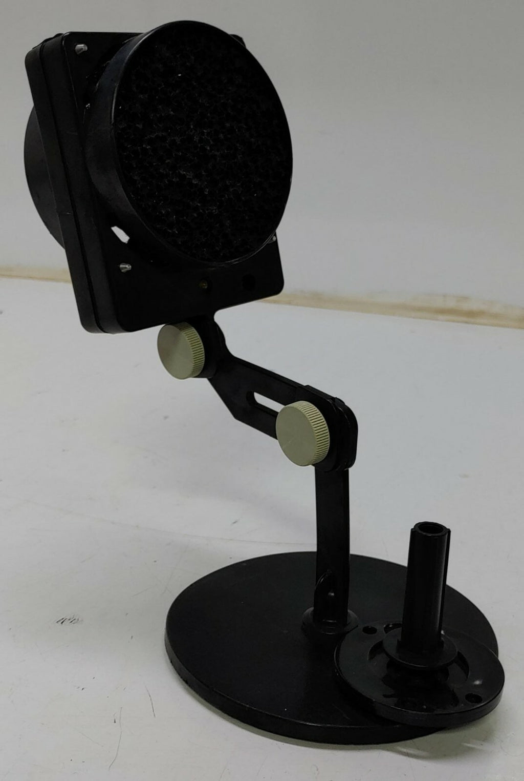 EDSYN FXF11 Static-Safe FUMINATOR Bench Top Fume Extractor