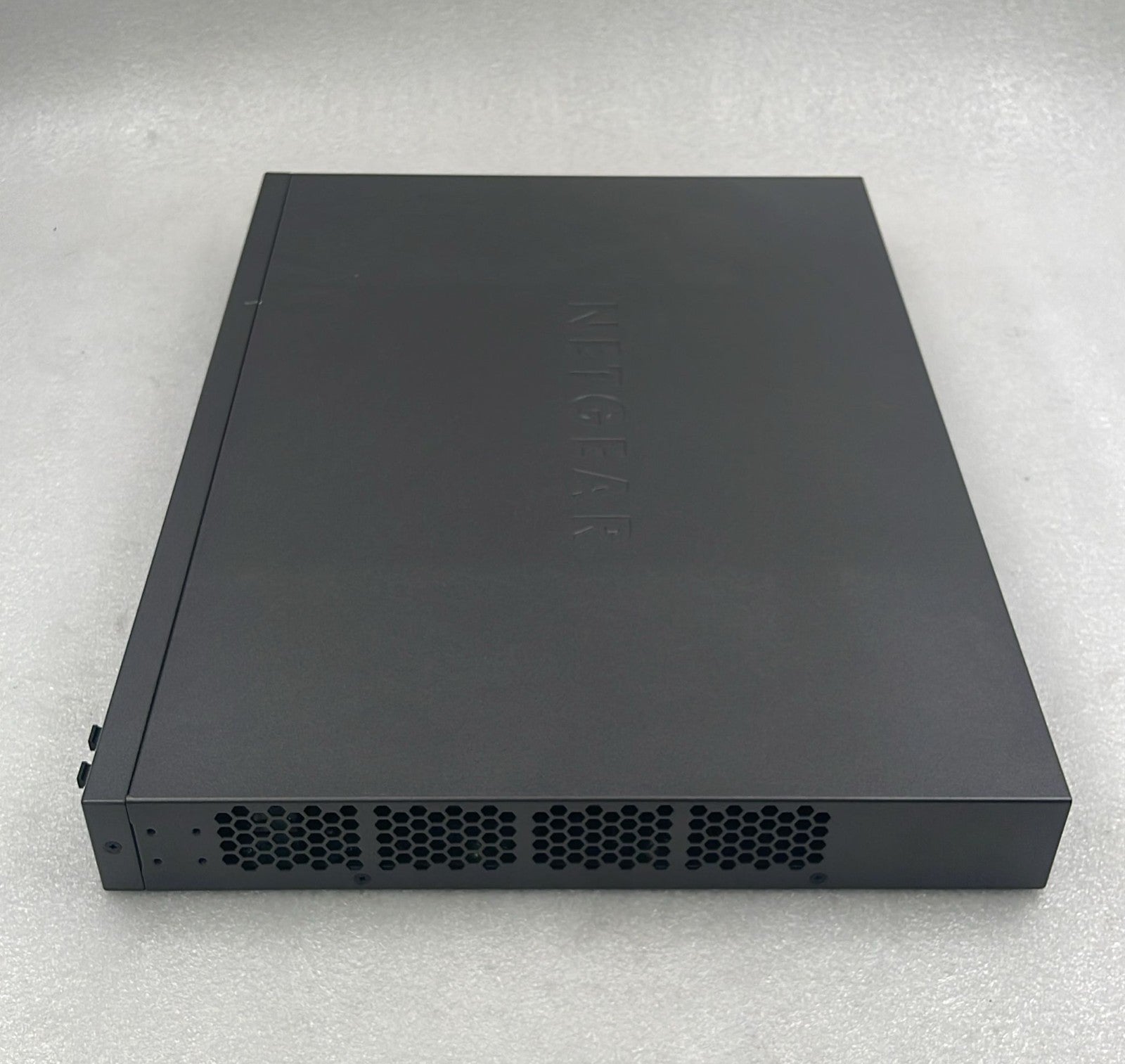 Netgear XS728T-100NES 28-Port 10-Gigabit Smart Managed Pro Network Switch