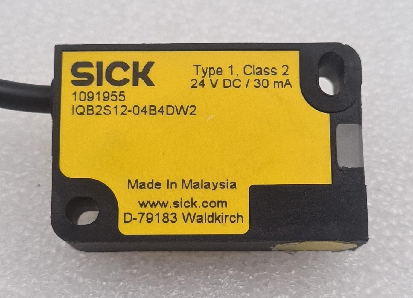 SICK 1091955 IQB2S12-04B4DW2 Inductive non-contact Safety Switch Sensor W/ Base