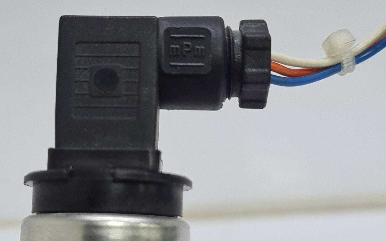 Gems Sensors 2200CG3F009B3UA Pressure Transducer P10555 1-6V 15PSI