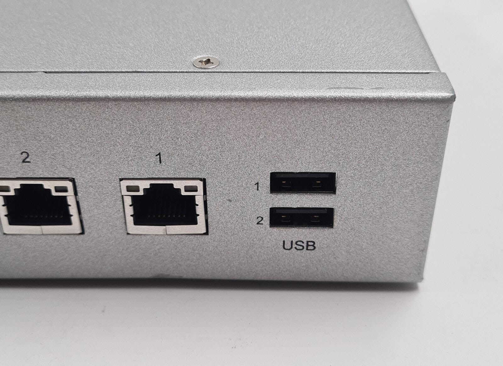 AXIOMTEK SX-50 Server Xpress NA-813-D4GI-RC 4 LAN ports 2 USB Network Appliance