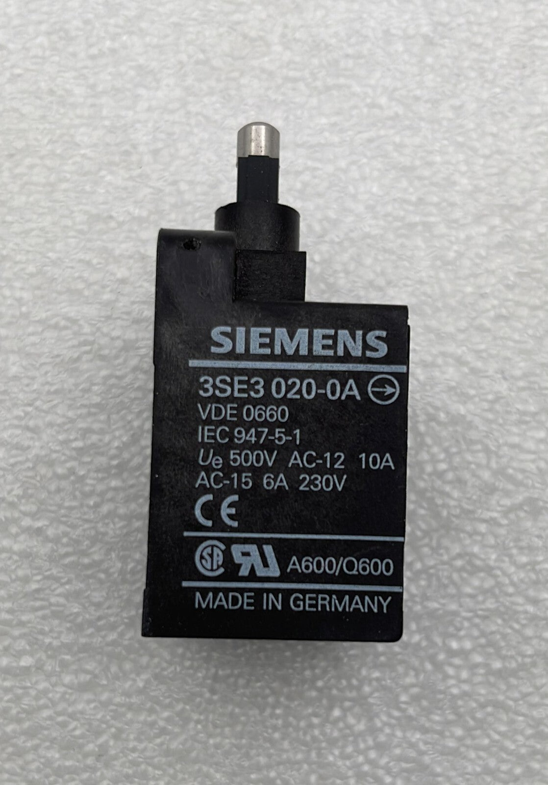 **NEW** Siemens 3SE3 020-0A Position switch 1NO+1NC (slow)