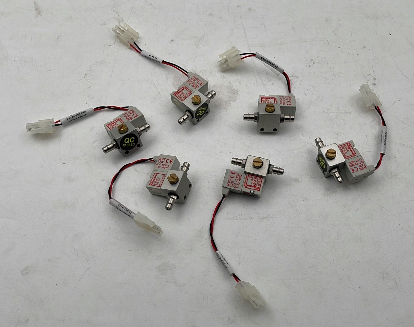 [LOT OF 6] Clippard E310C 3/2 N.C 0-100 PSI Valve