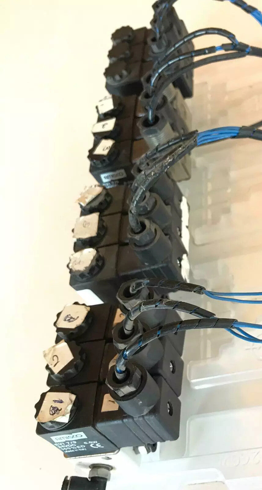 12 Pcs AirTAC 3V1-06 Solenoid Valve Manifold W/ IP65 Solenoid Coil