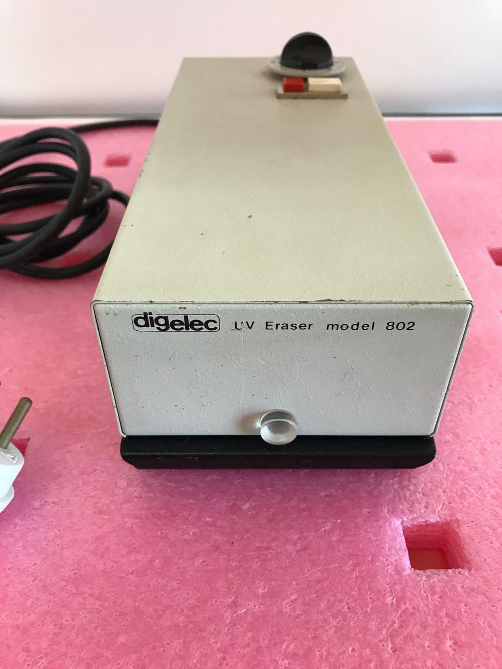 WAVETEK Digelec UVE-802 802 Ultraviolet UV EPROM Eraser + Voltage Supply Cable