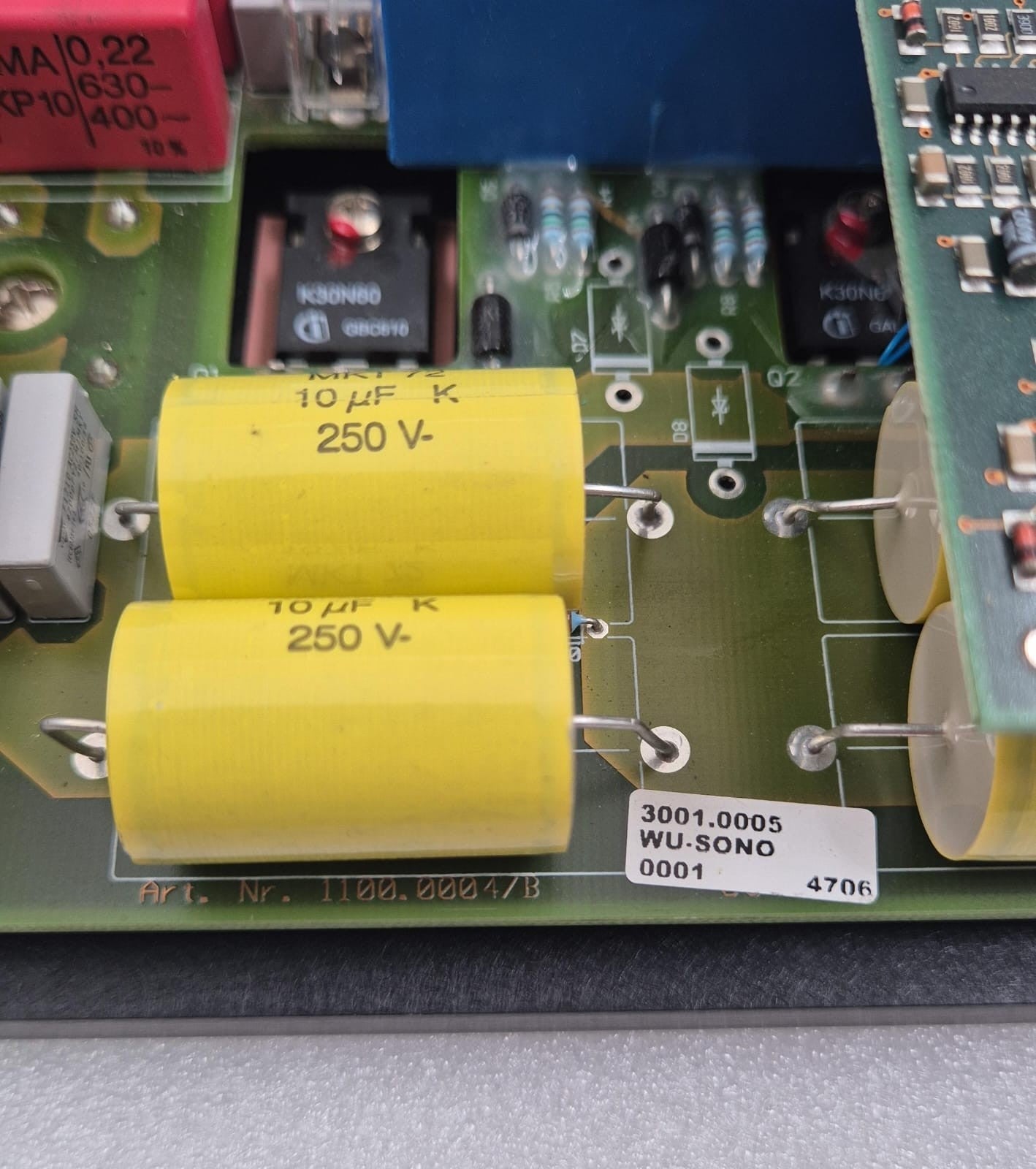 WEBER SONOPOWER WU 1500 SP 25 power capacitors close-up