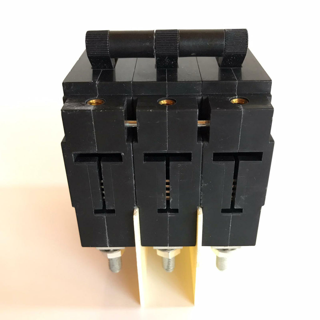 1X HEINEMANN AM3R-A8-LC-07-K-A 15A 250V 50/60Hz 20KvA CIRCUIT BREAKER