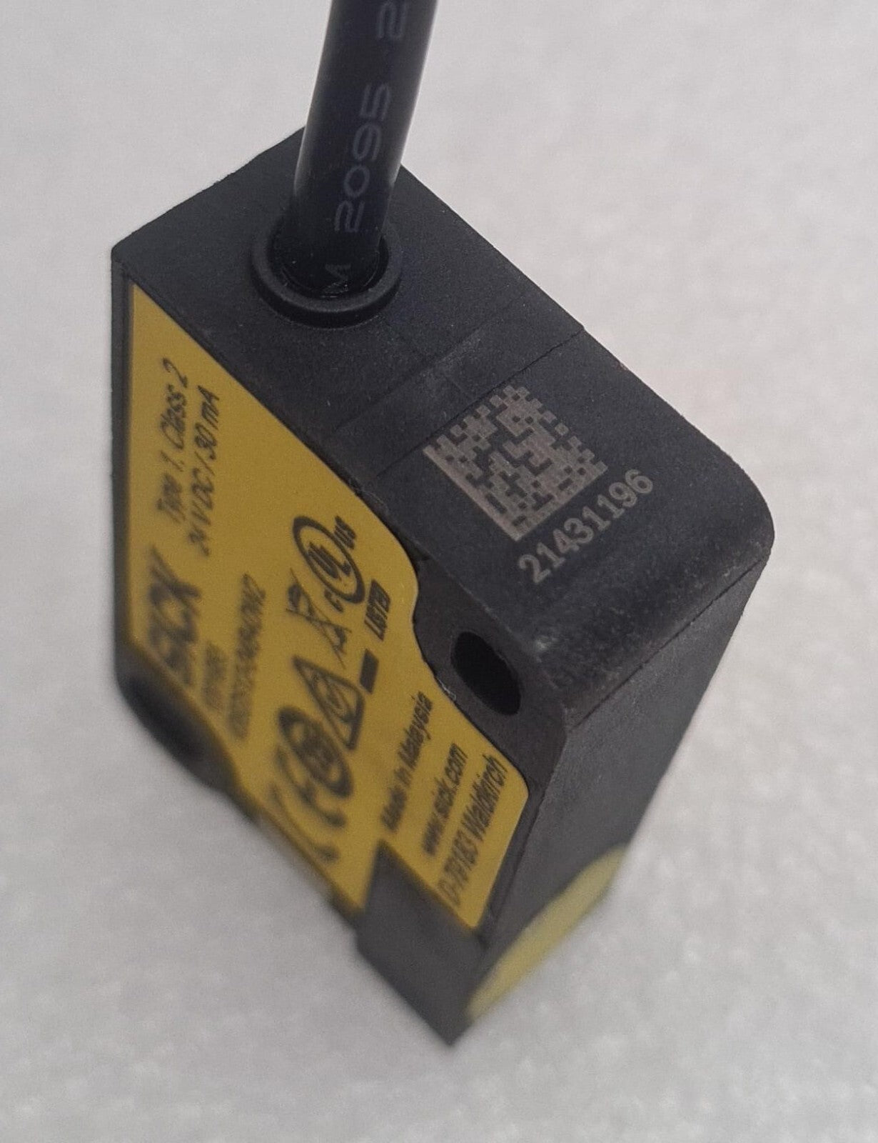 SICK 1091955 IQB2S12-04B4DW2 Inductive non-contact Safety Switch Sensor W/ Base