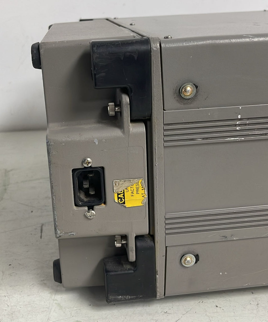 Motorola R2550 Communications System Analyzer W/ RPN4000A Battery Backup