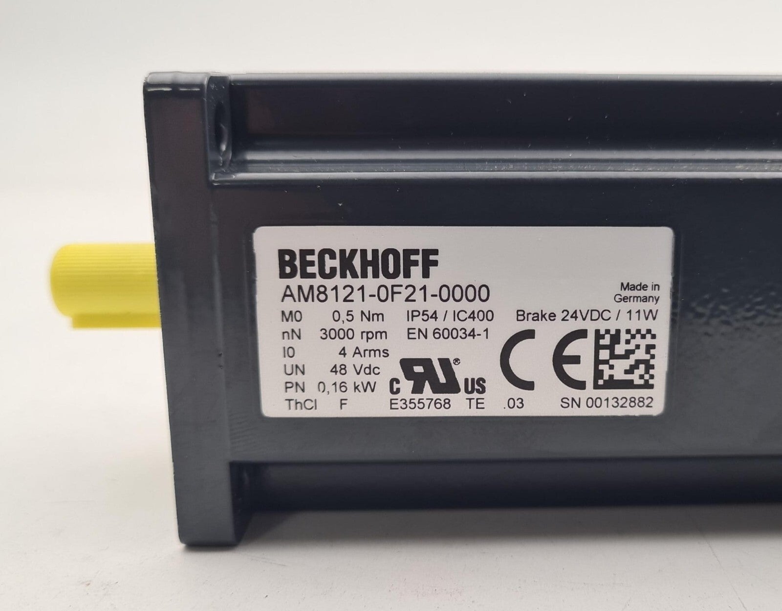 **NEW** BECKHOFF AM8121-0F21-0000 Servo Motor 3000rpm 0.16kW 24VDC