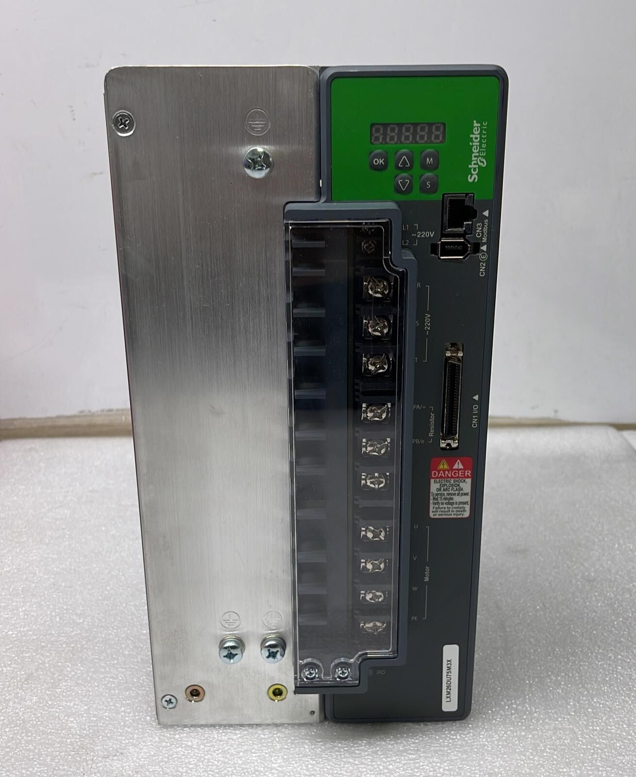 [NEW] SCHNEIDER Lexium 28 AC Servo Drive LXM26DU75M3X 230V 35A 5500W