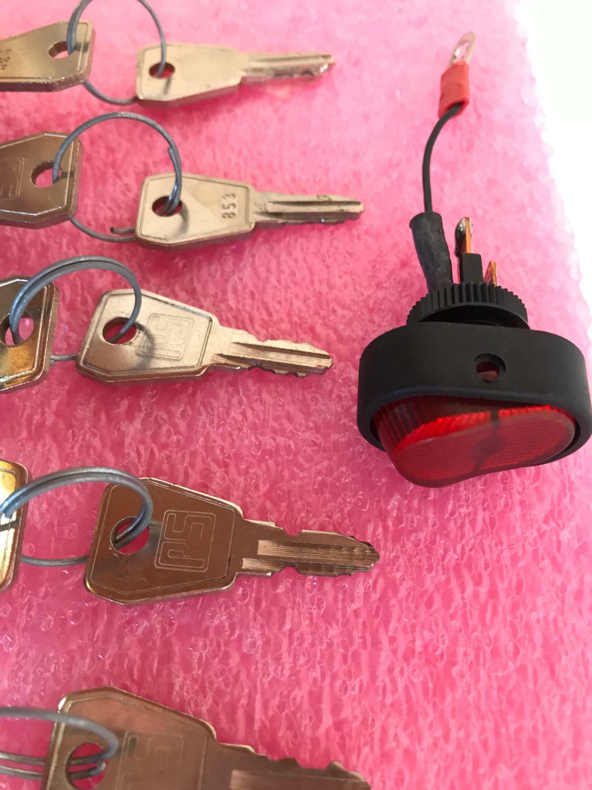 Key Switch, SPDT-NO/NC, 5 A @ 115 V ac 2-Way, -20  +65°C Lot of 5