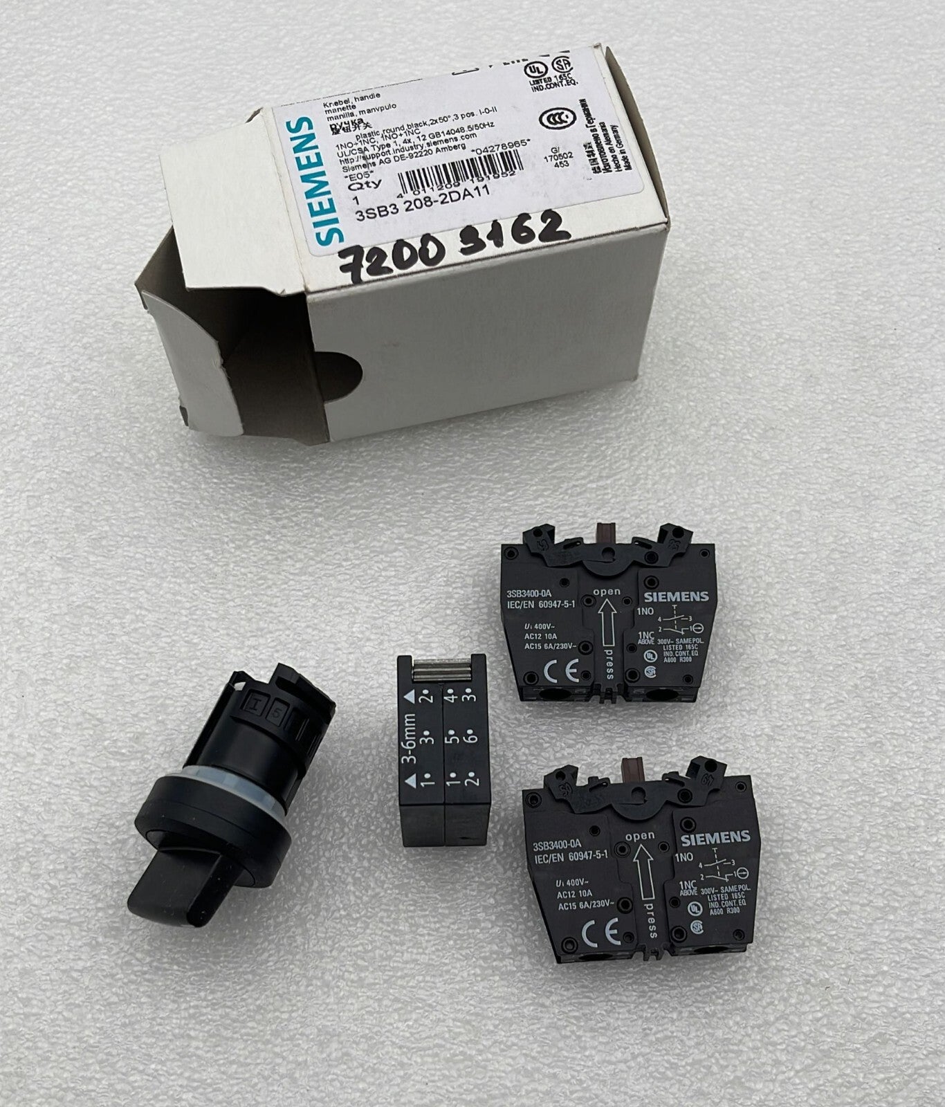 [LOT OF 4] Siemens 3SB3 208-2DA11 Knebel 3 Position Maintained Selector Switch