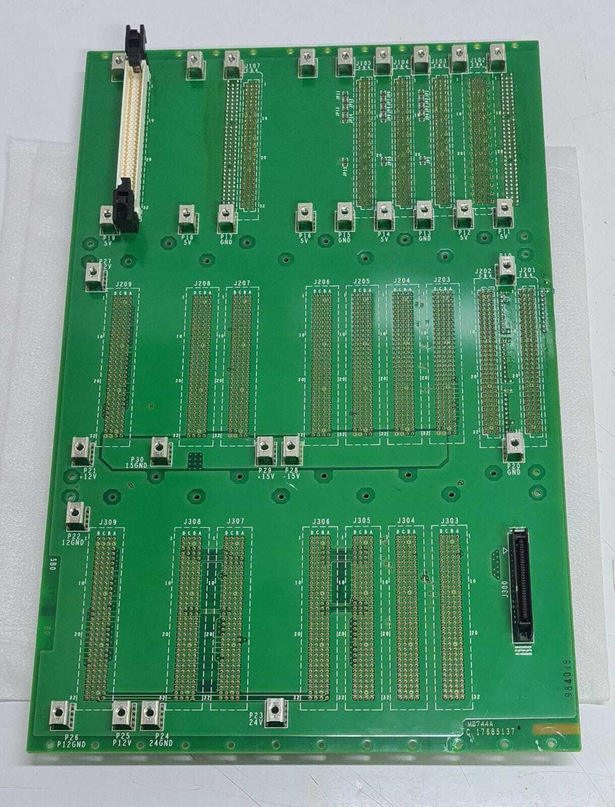 HITACHI MOTHER-B P/N 768-5037 BACKPANEL Board C 17685137 - no metal bracket