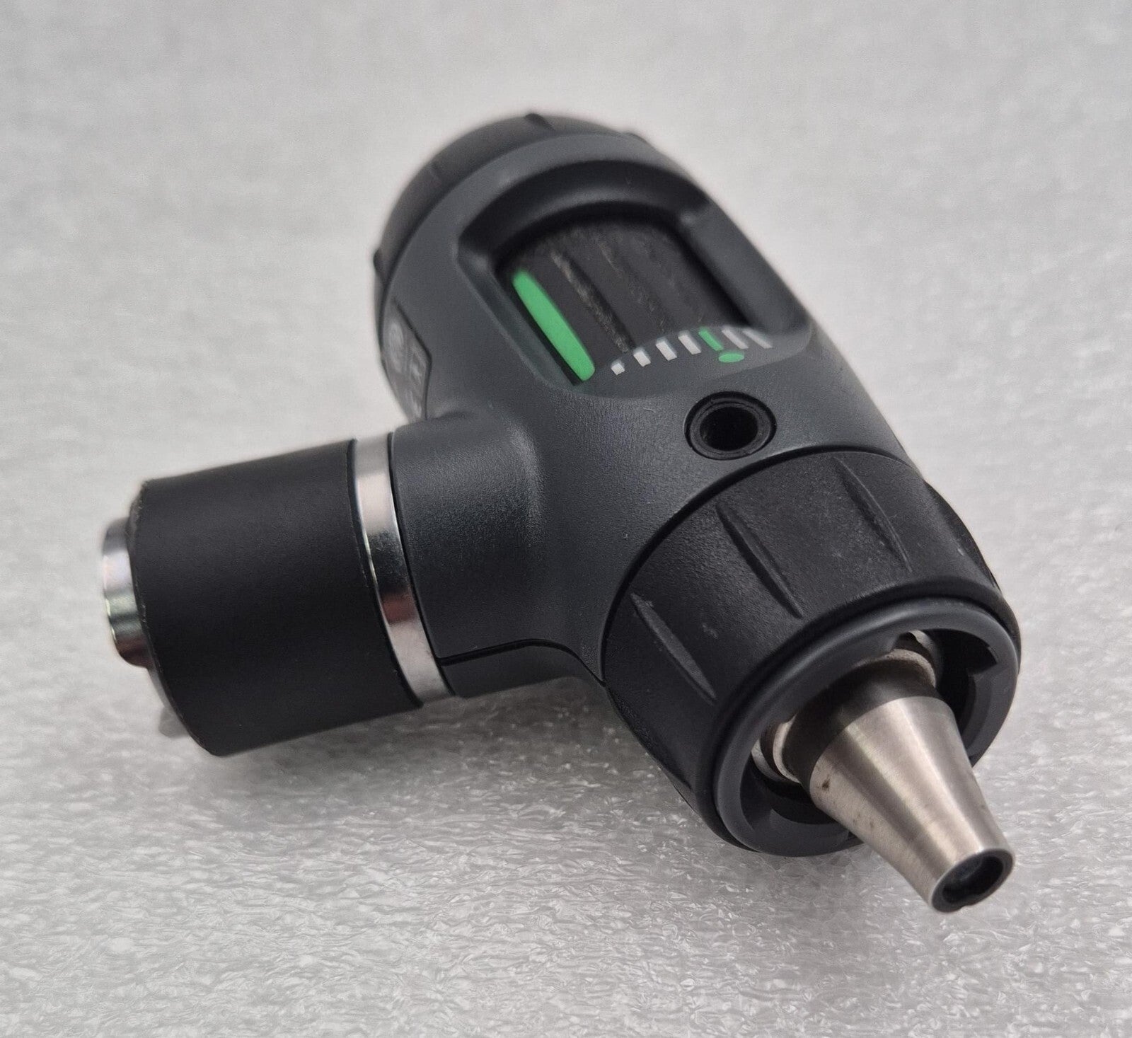 Welch Allyn 23820 3.5v Halogen MacroView Otoscope and Ear Speculums / Head Only