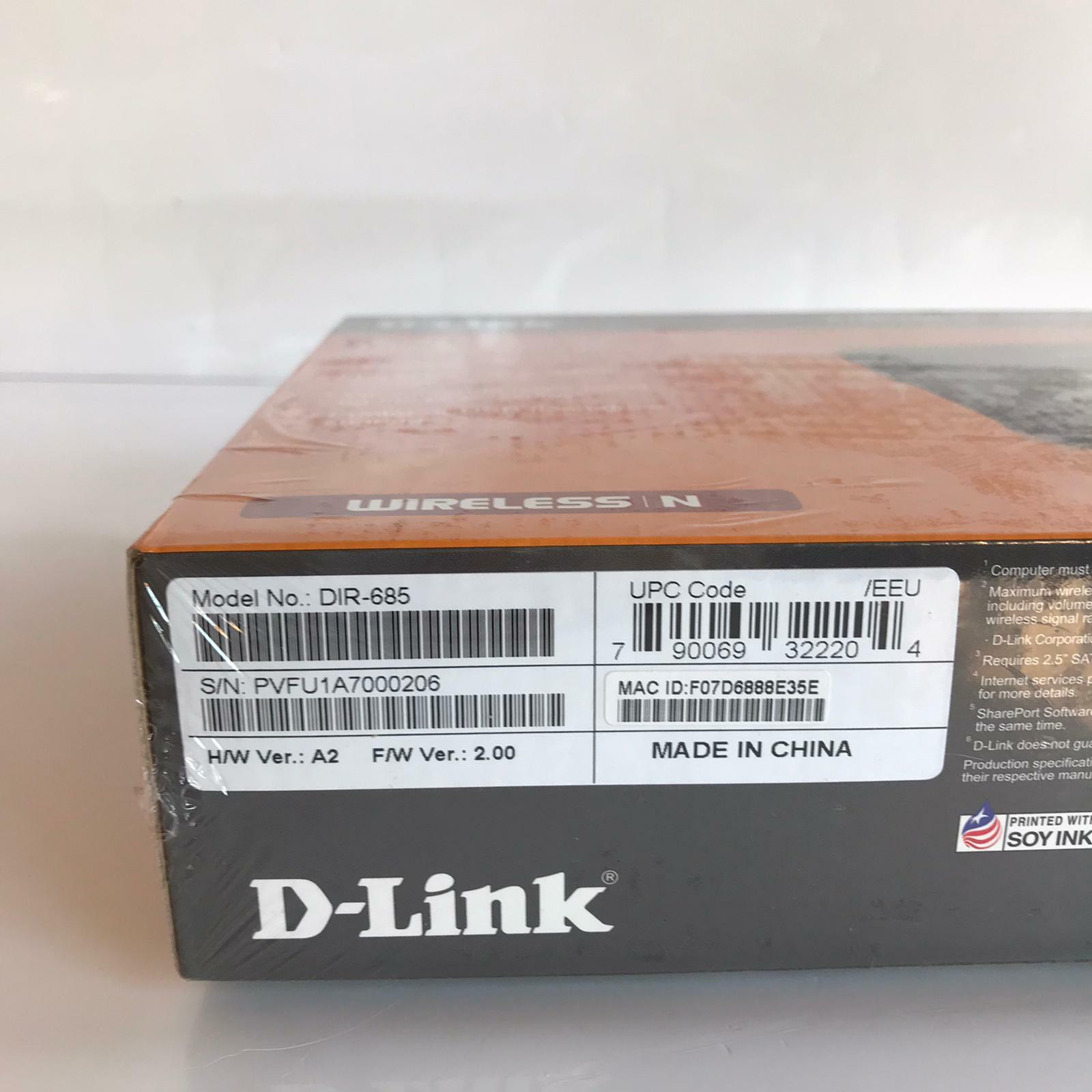 D-Link Xtereme N Storage Router DIR-685 300 Mbps 4-Port Gigabit Wireless N