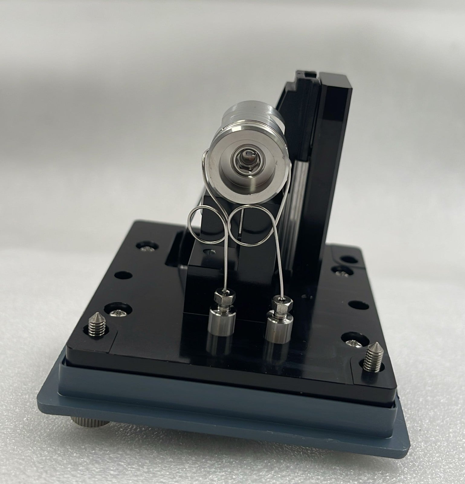 Waters Alliance 289007906 HPLC flow cell mounted view