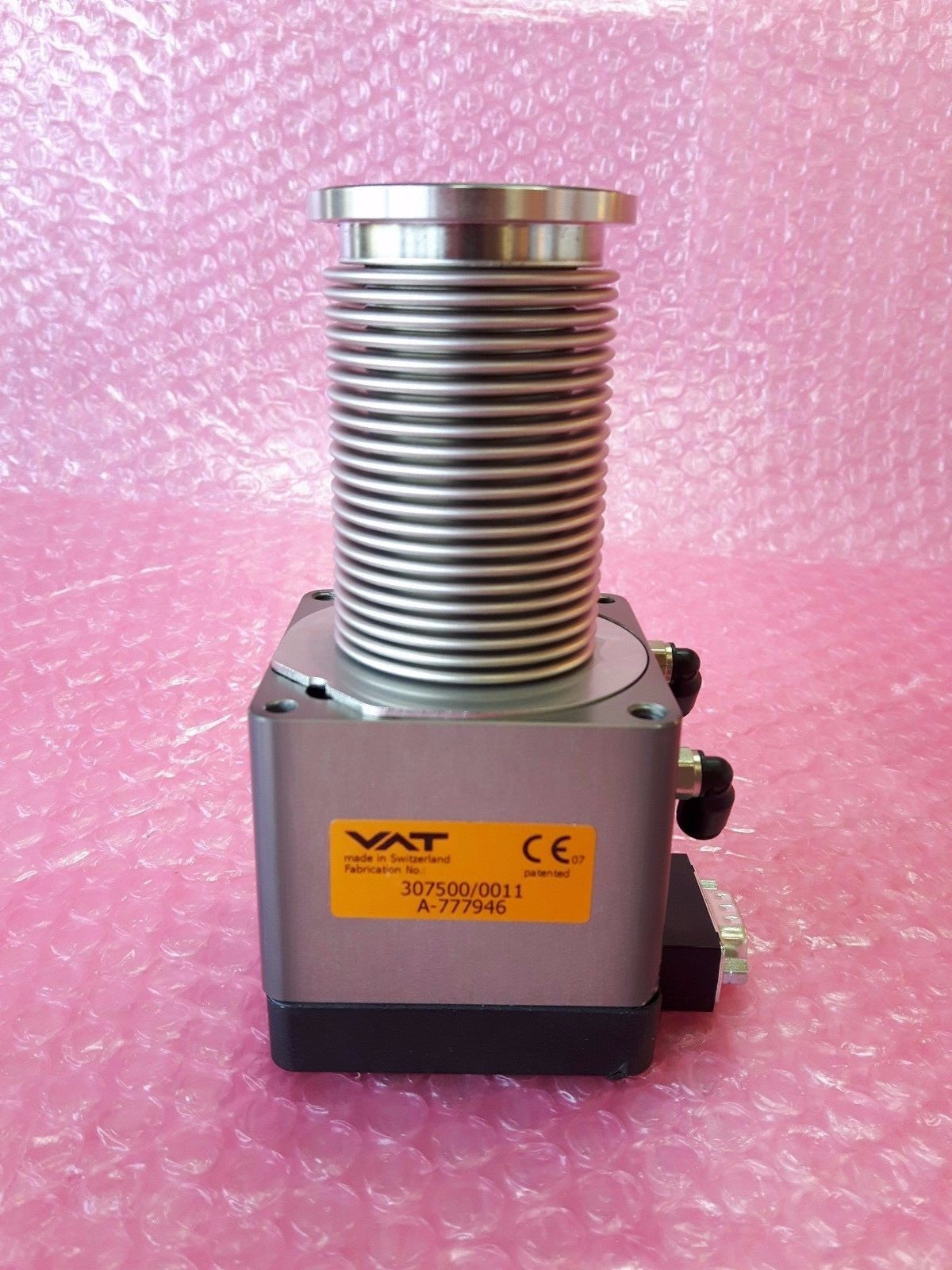 Vat 307500 0011 HV Angle Valve Insert Air Operated.
