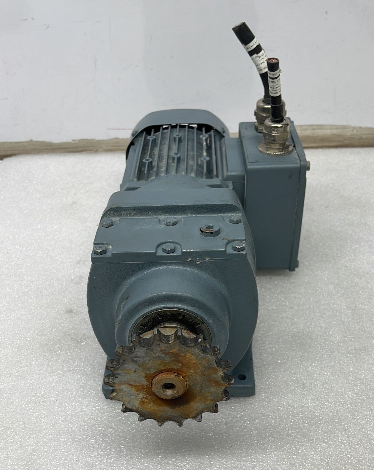 KEB G13A DM63K4 TS Gear Motor 04-2022/ 28218701.001 CLP VG220 0.55I