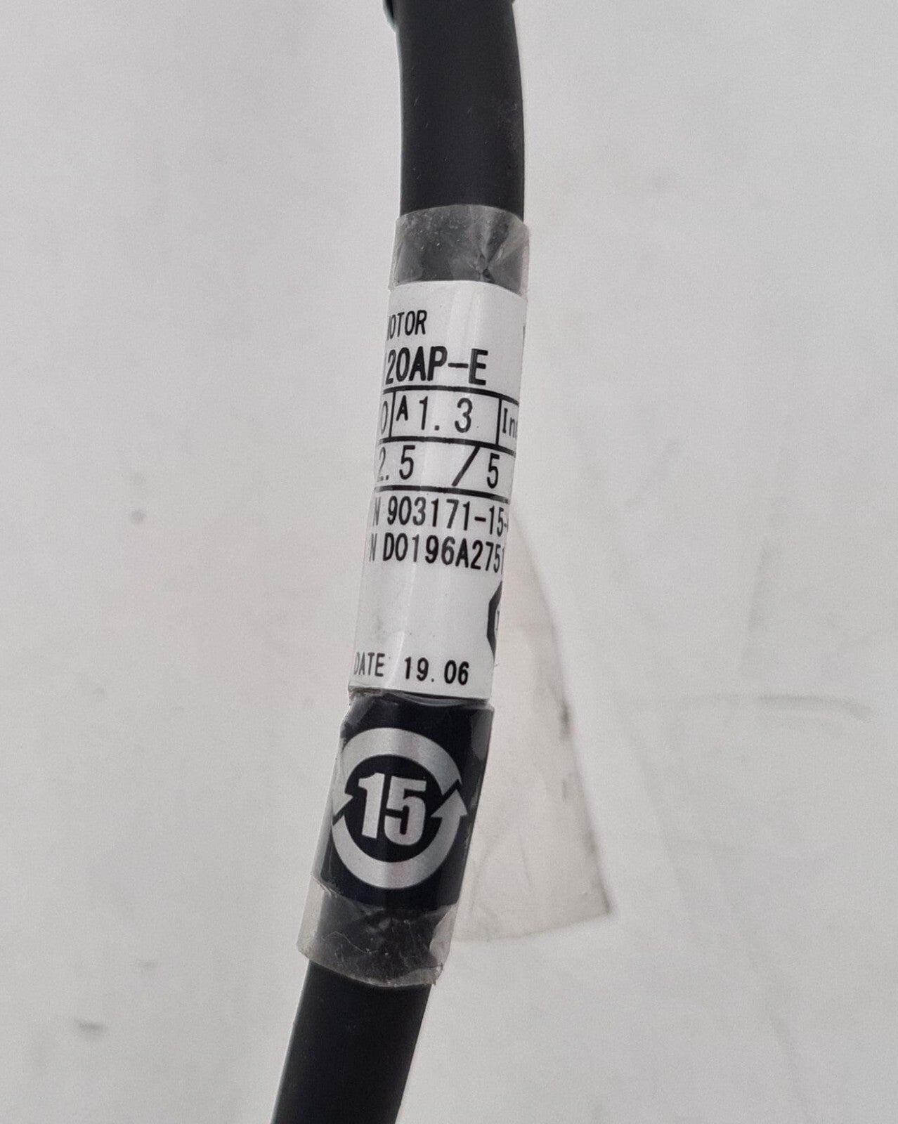 YASKAWA SGLFW-35A120AP-E LINEAR SERVO MOTOR 200W