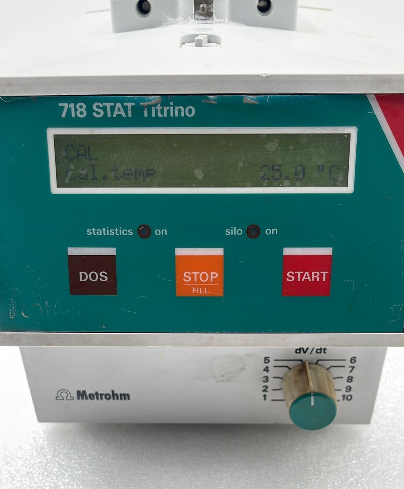 Metrohm 718 STAT Titrino LCD display close-up