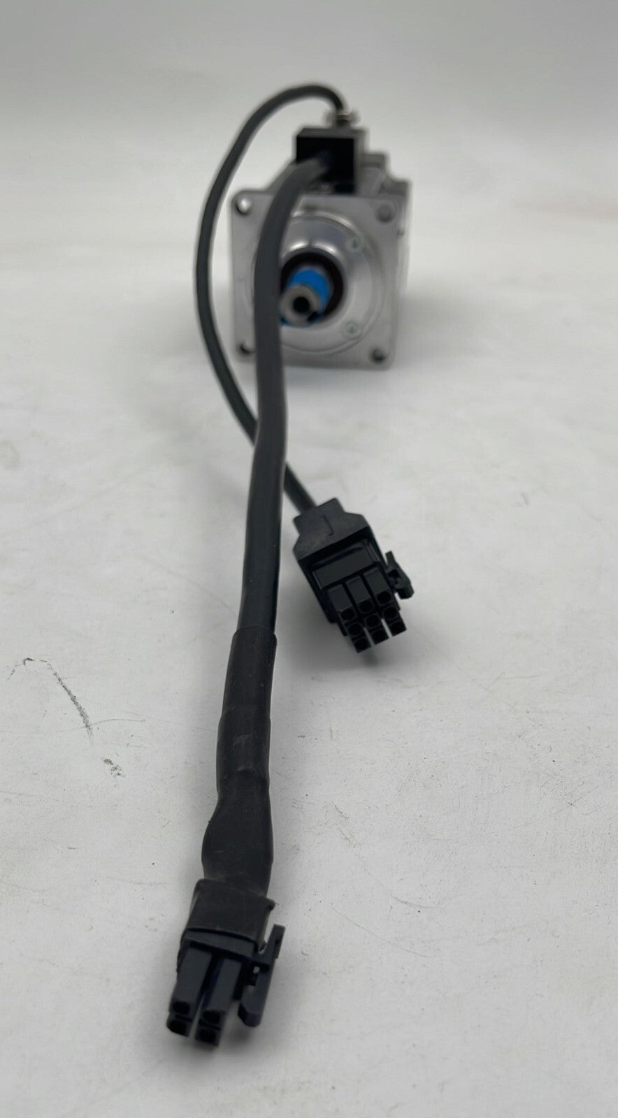 Schneider BCH2LD0233CA5C Servo Motor 230V