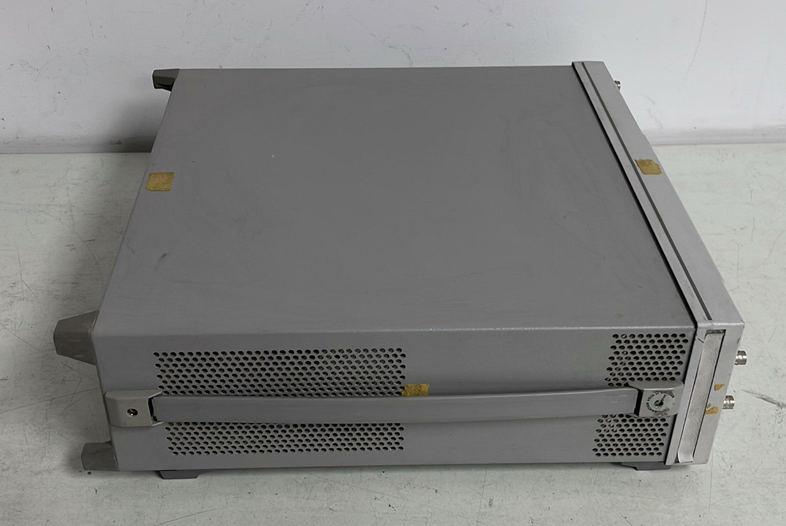 Agilent E4433B ESG-D Series Signal Generator 250 kHz - 4.0 GHz