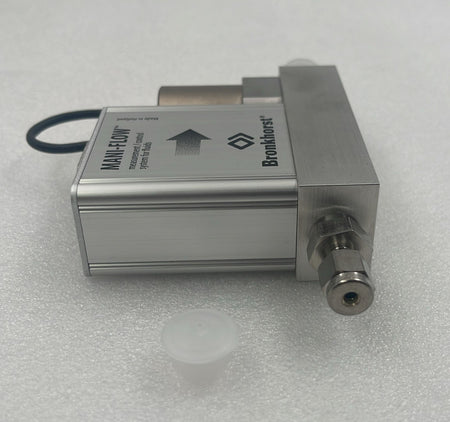 Bronkhorst MIC-104 inlet and outlet port detail