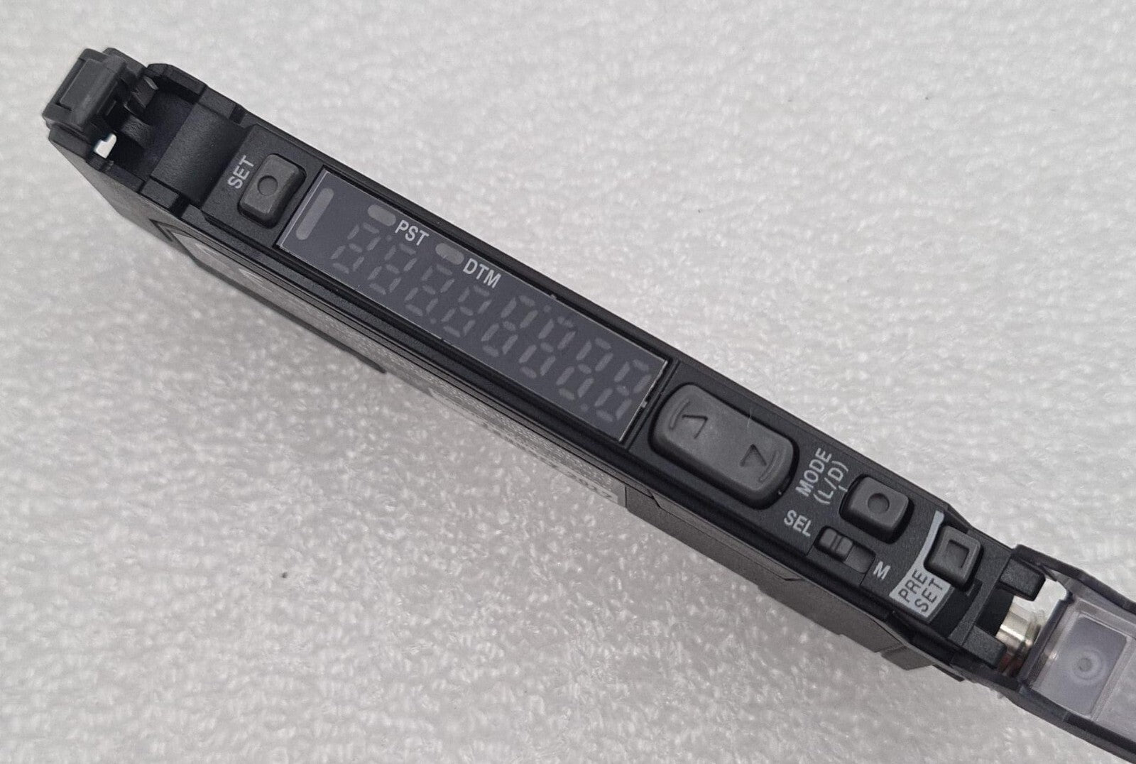 KEYENCE LV-N11CN Digital Laser Sensor Amplifier M8 Connector