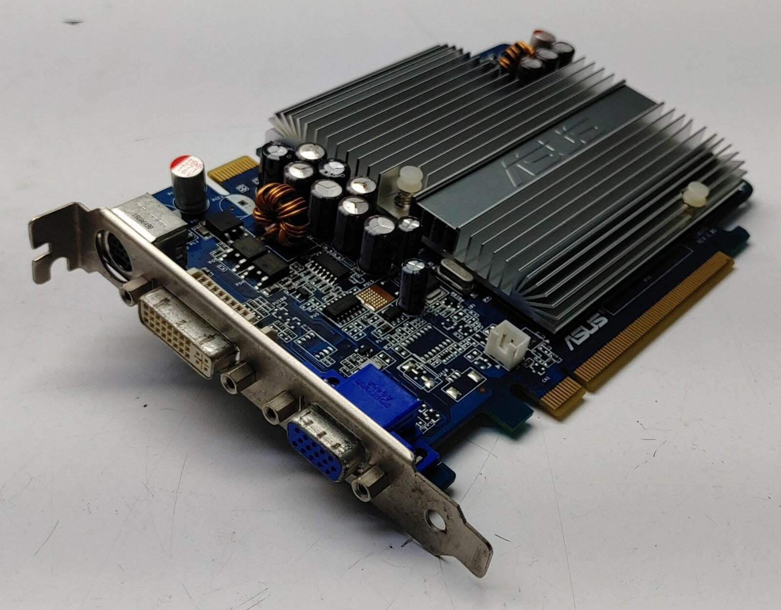 ASUS EN7300GT/SILENT/HTD/256M/A 256MB VGA DVI DDR2 PCIe VGA Passive