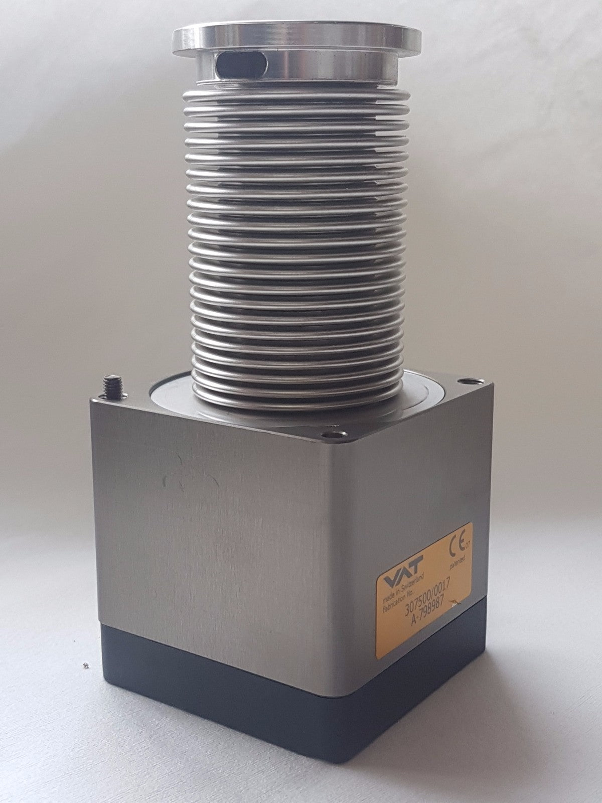 Vat 307500 0017 Hv A 798987 Metal Angle Valve Insert Air Operated Switzerland