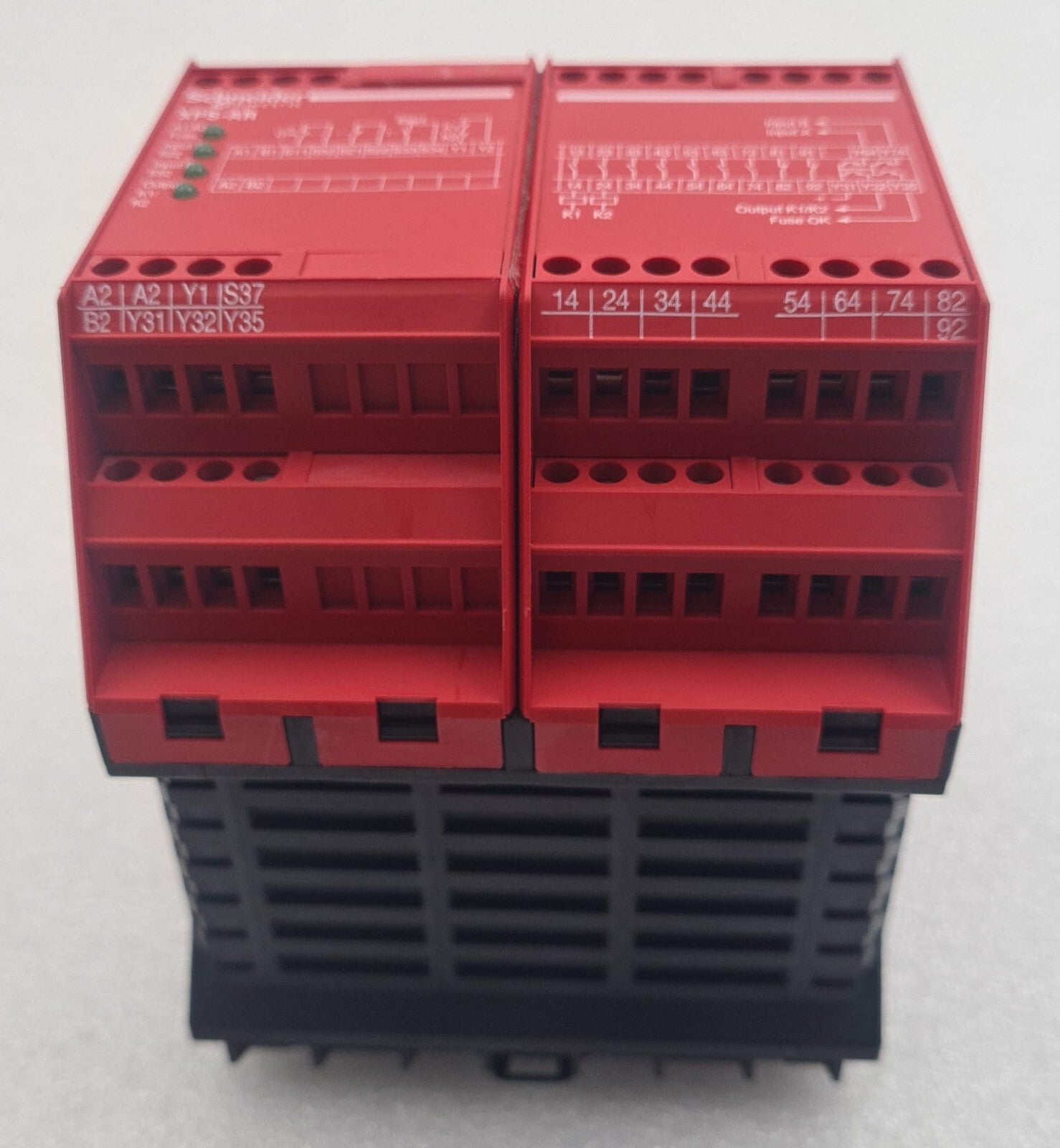Schneider Electric XPS-AR Preventa Safety Relay XPSAR311144P module 24V