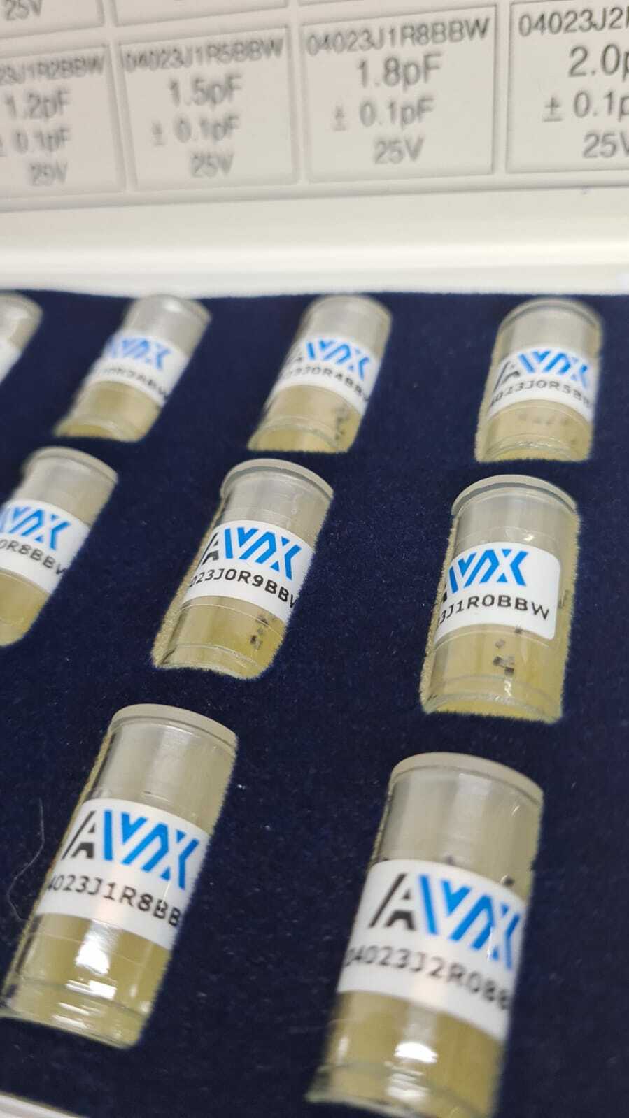 AVX Thin Film RF Microwave Designer Kit ACCU-P0402KIT01 Type1300 0.1pF-2.0pF #1