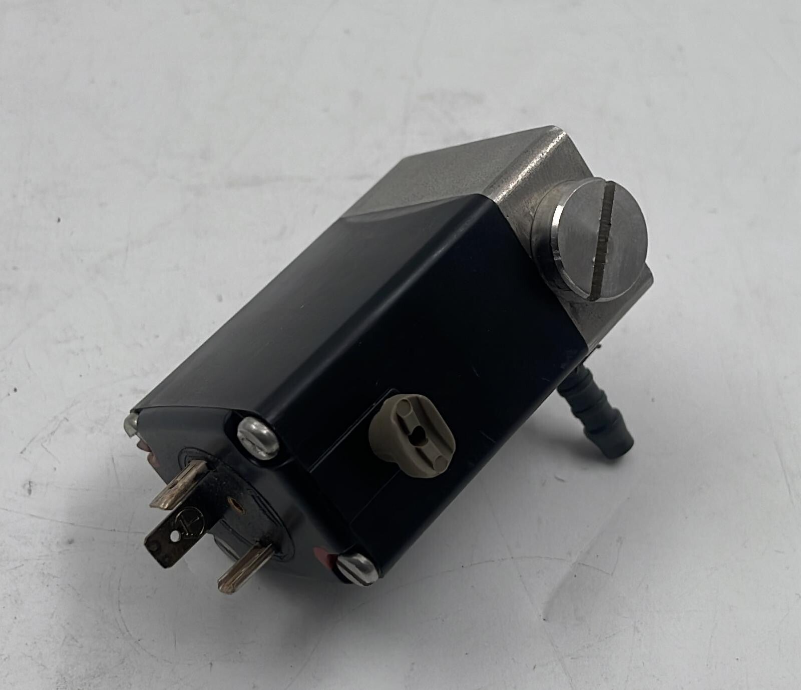 BURKERT 0330 C  4.0 FPM VA G1/4 SOLENOID VALVE 24V DC 8W