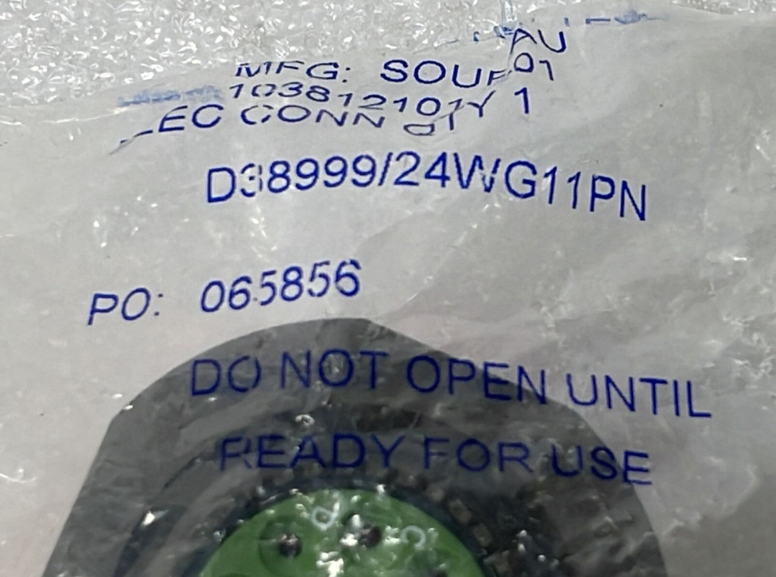 [LOT OF 5] NEW - AMPHENOL SOURIAU D38999/24WG11PN Circular MIL Spec Connector