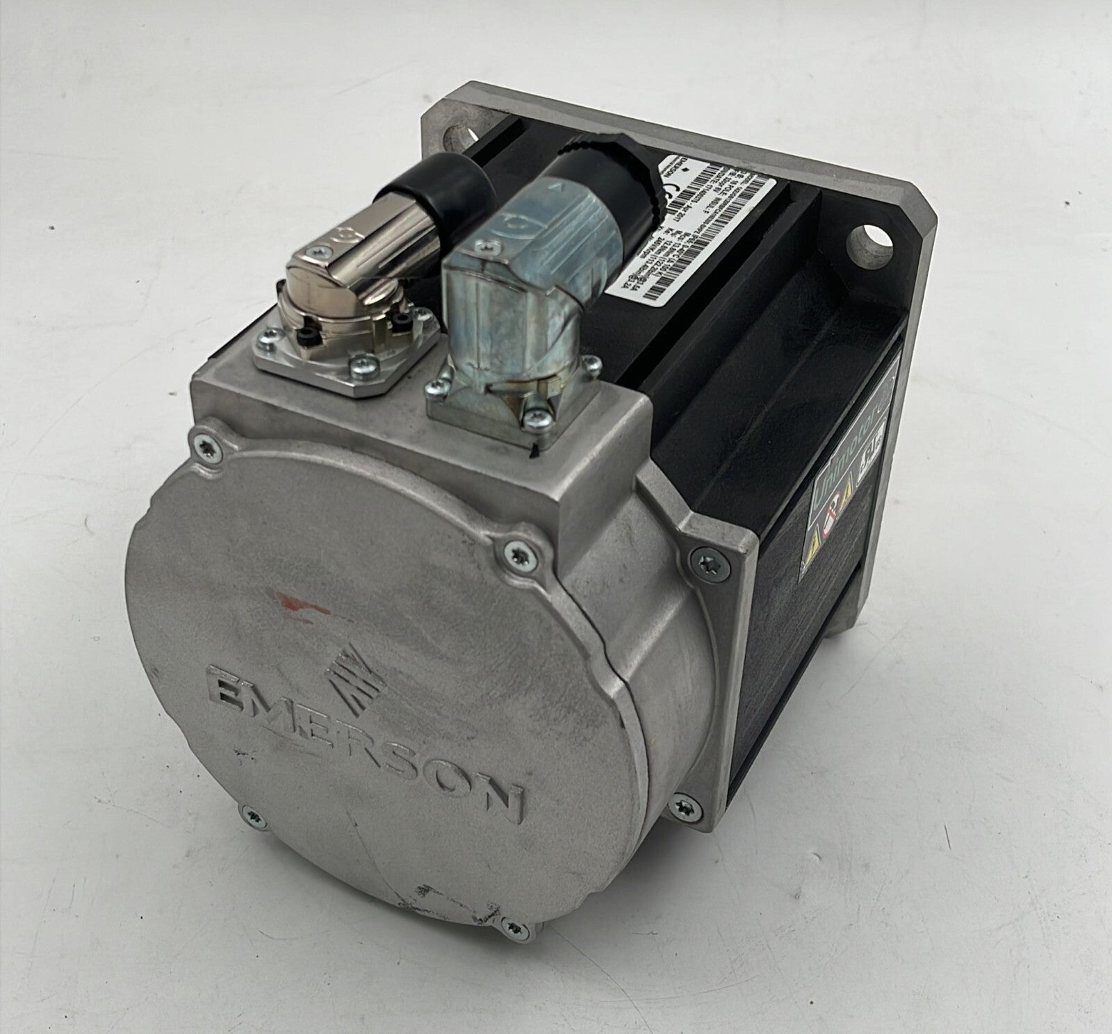 Emerson Control Unimotor  142UGB120RBFCA165300-SHPZ Servo Motor 380/480 VAC