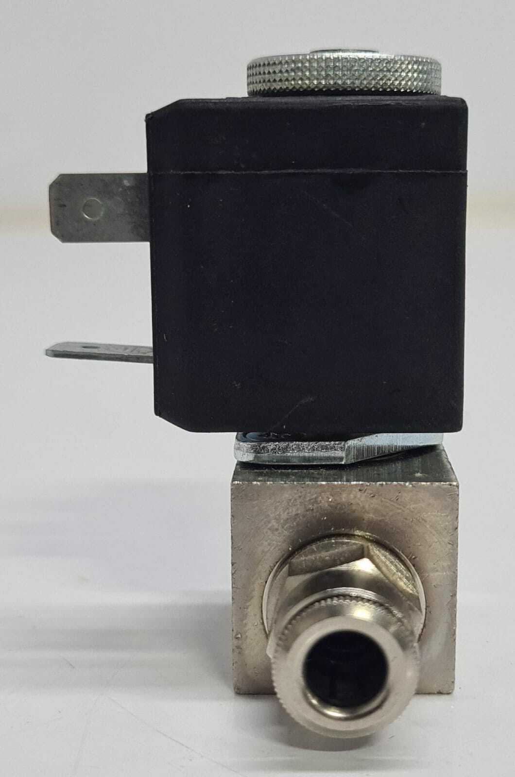 CAMOZZI A321-1C2 Directly Operated Solenoid Valve W/ CAMOZZI U77 Coil - Type #1