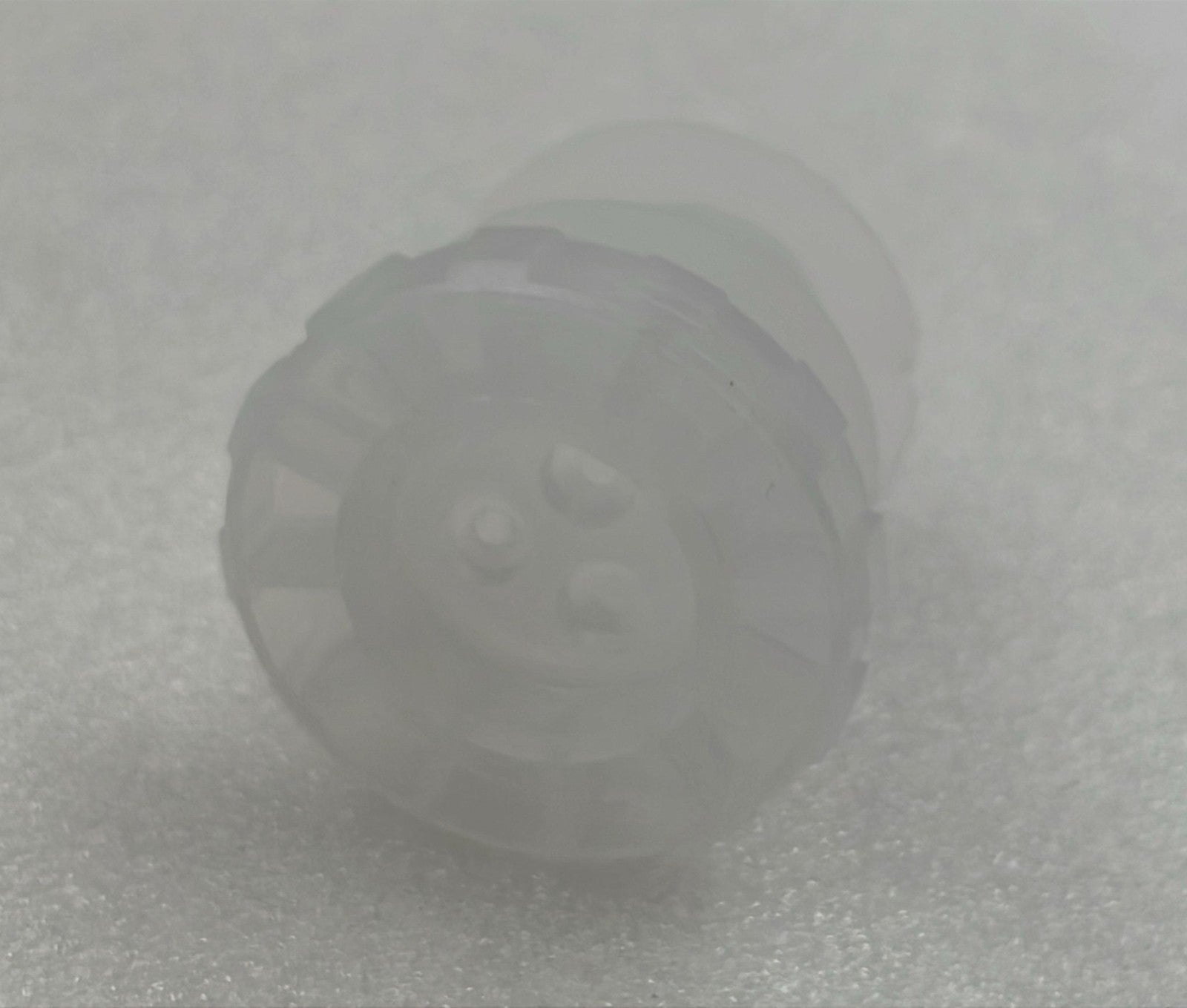 Waters solvent reservoir cap bottom port detail