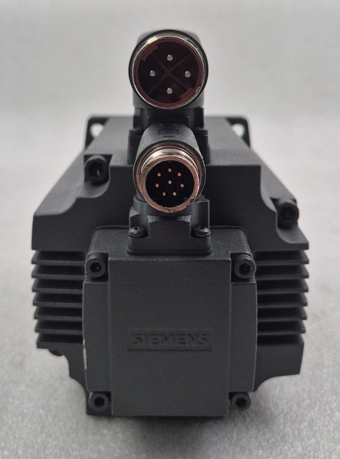 Siemens 1FL6052 servo motor connector rear view