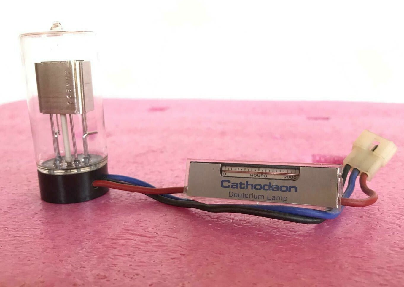 Cathodeon Deuterium Lamp 14708-002  BA4290 94-44P W/ Hour Meter