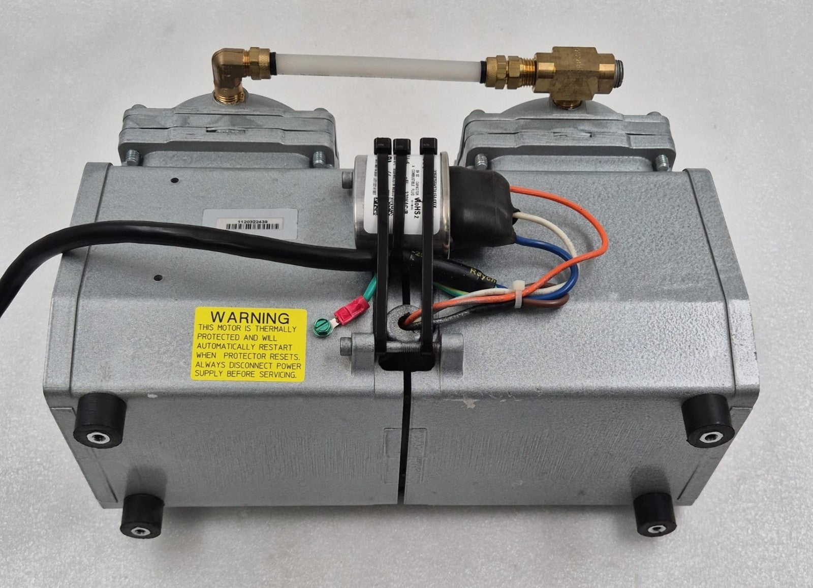 GAST DAA-P501-EB Oilless Diaphragm Vacuum Pump 110-115 Volts 2.7-2.8 Amps 560 HZ