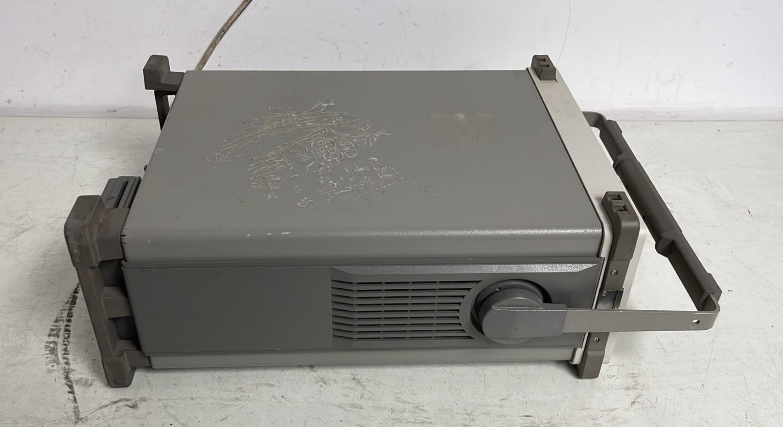 Agilent 8563EC spectrum analyzer bottom side view