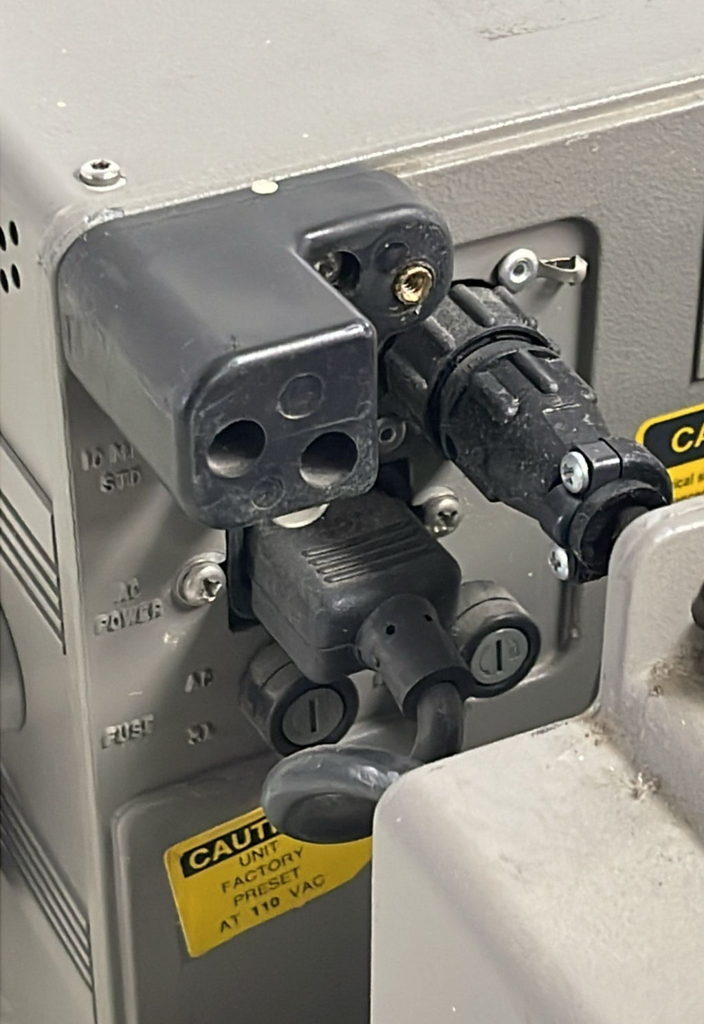 Motorola R2550 Communications System Analyzer W/ RPN4000A Battery Backup