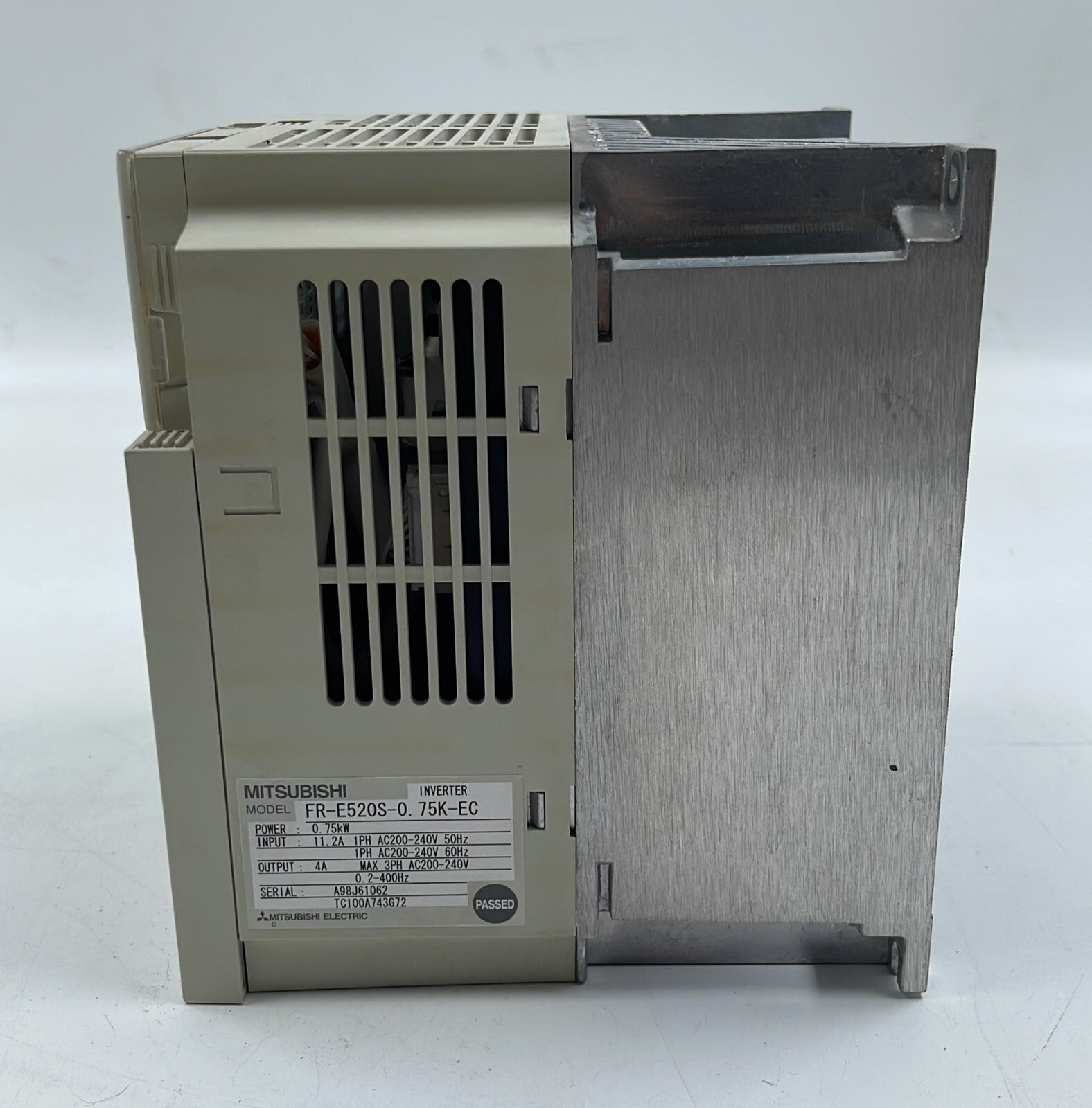 Mitsubishi Inverter E500 FR-E520S-0.75K-EC W/ FR-PA02-02 Control Panel