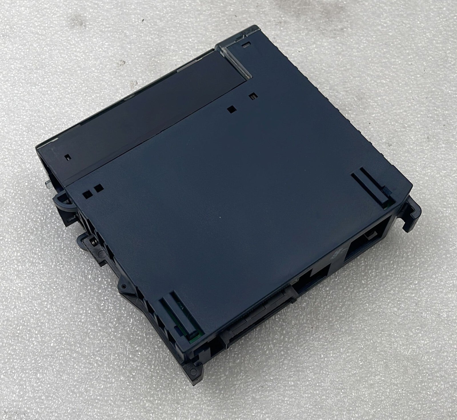 GE Fanuc IC694MDL940C Output Relay 2A From A 16PT ISOL 24VDC 120/240 VAC 50/60Hz