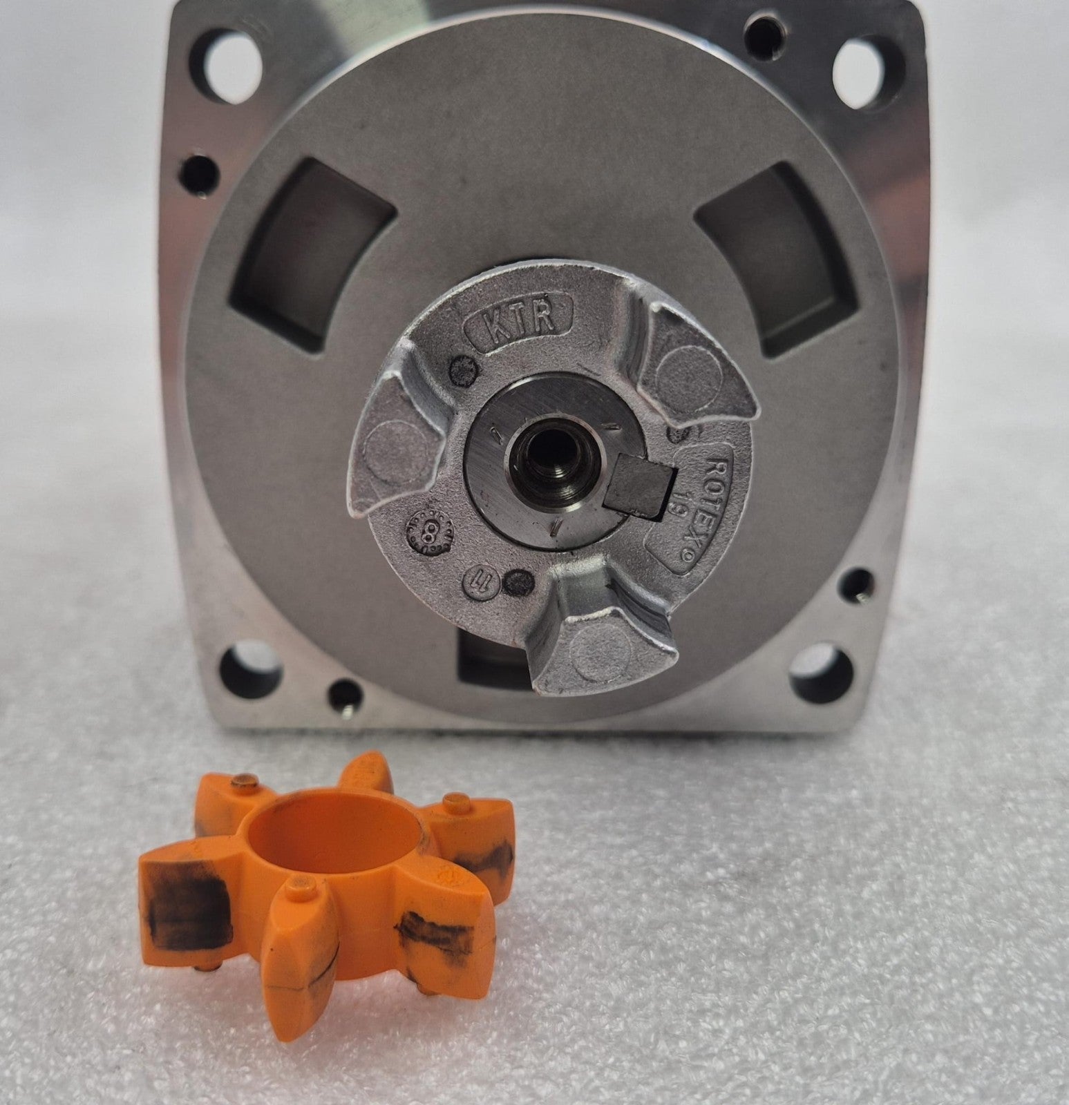 Siemens 1FL6052 motor flange mounting face