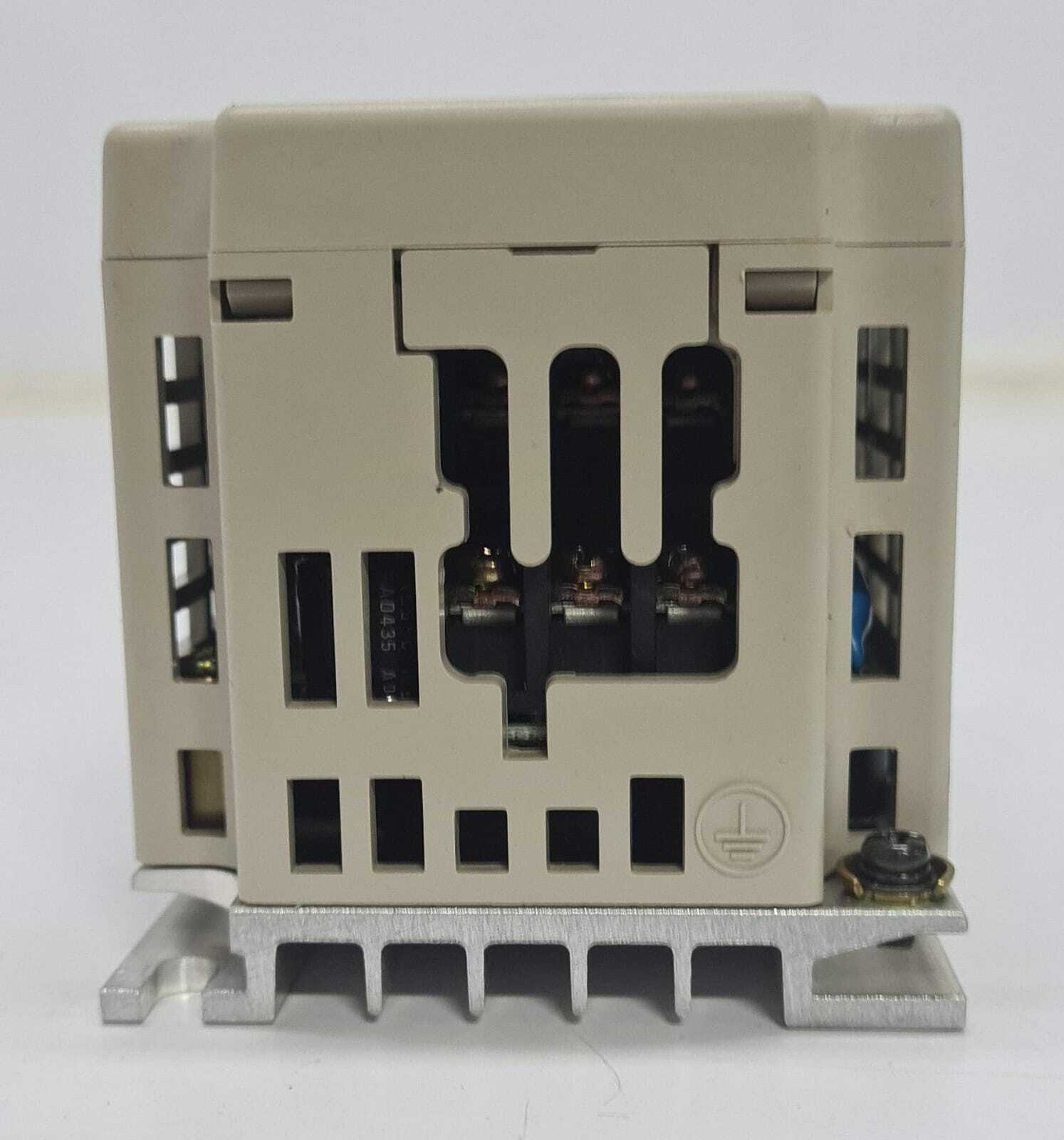 YASKAWA VS mini J7 CIMR-J7AA20P1 Inverter Drive 200V 3 Phase 0.1kW