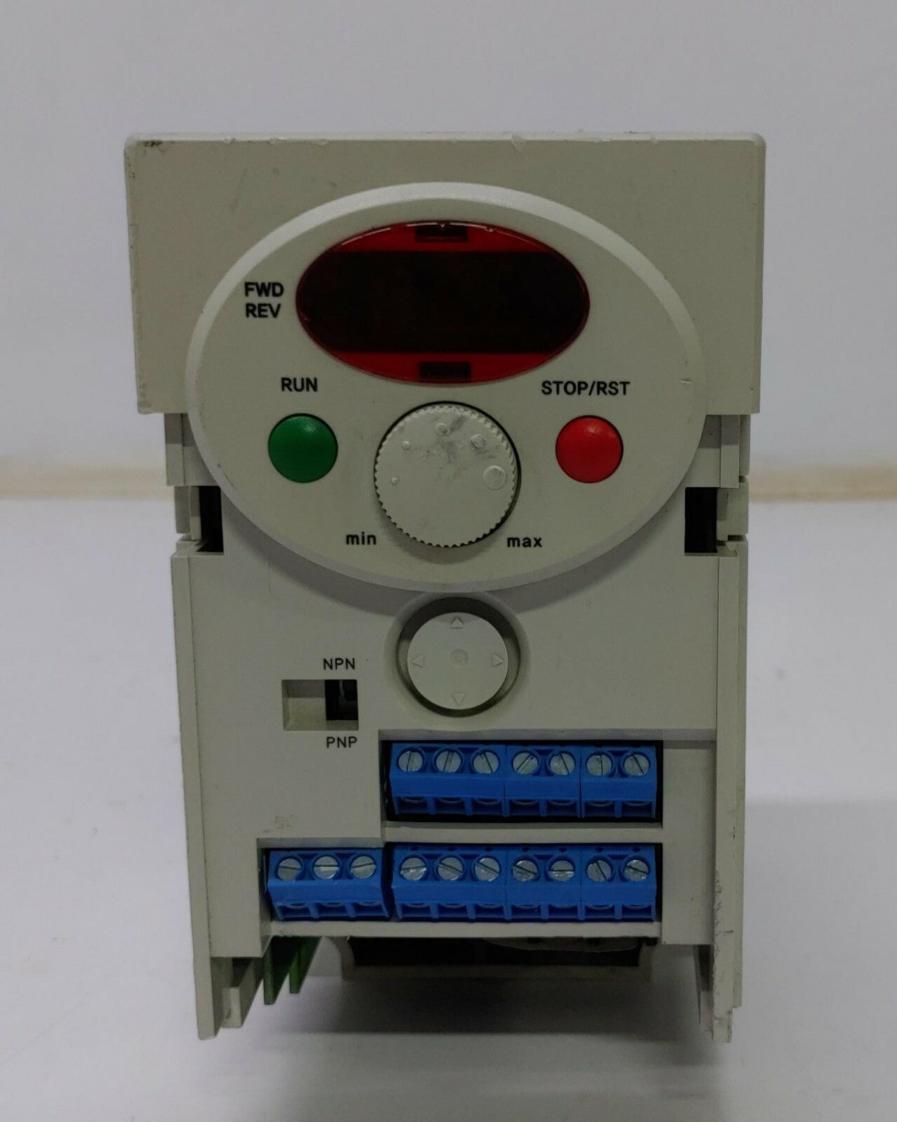 LS INDUSTRIAL SYSTEMS SV008iC5-1 Variable Frequency Drive / Inverter