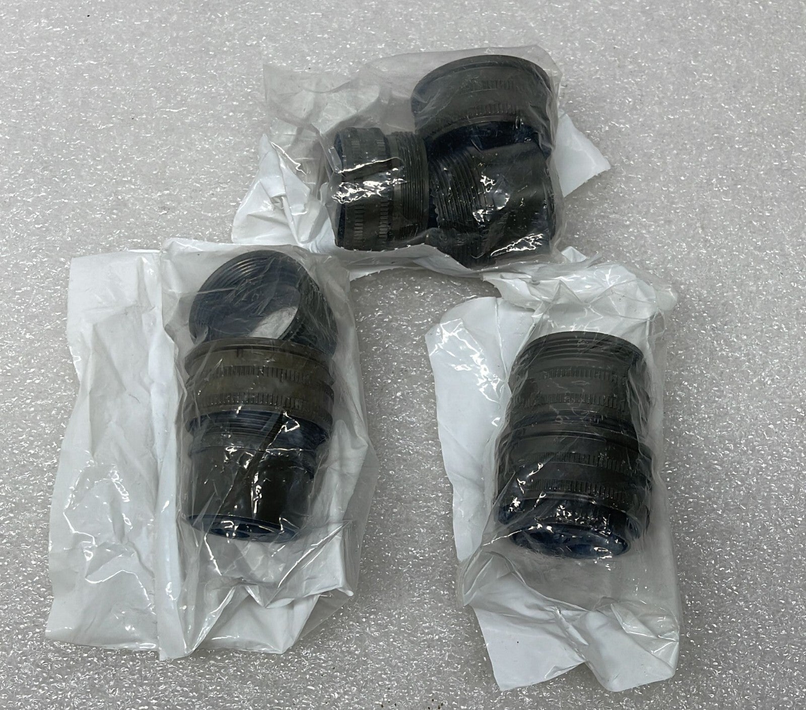 [LOT OF 3] NEW - Amphenol MS3106A24-9S Circular Plug Cable Connector